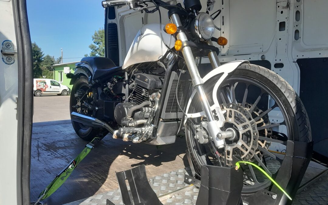 Jak przygotować motocykl do transportu? Poradnik krok po kroku