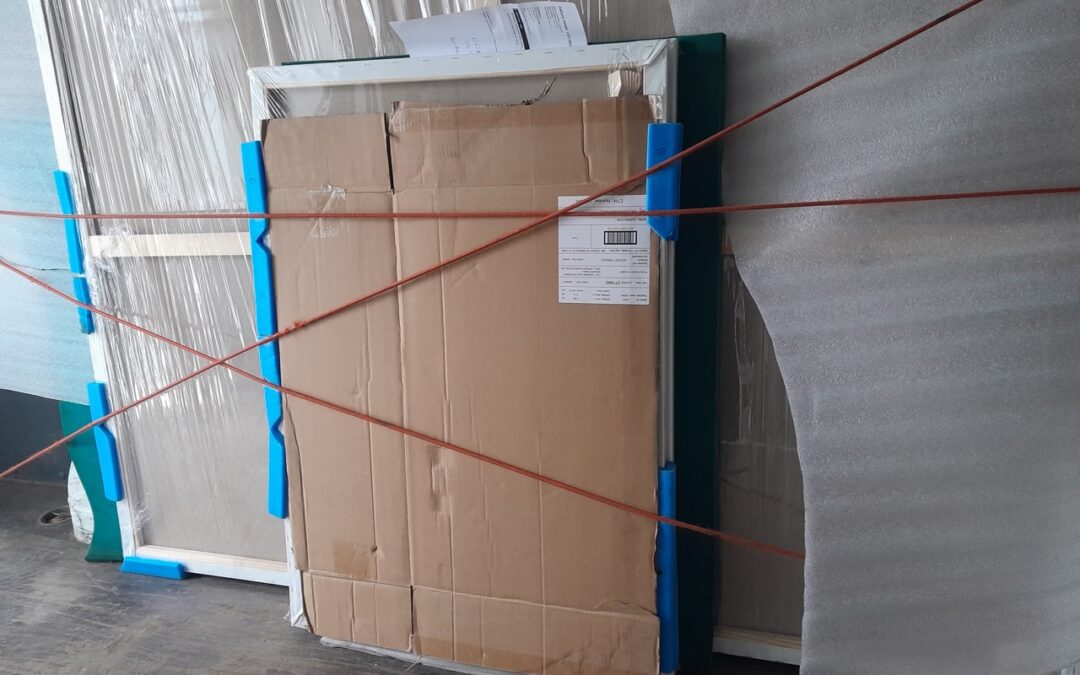 Transport ram artystycznych z płótnem – pełna ochrona