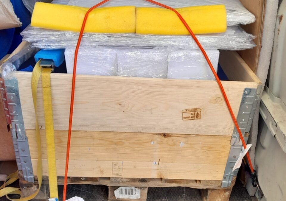 Bezpieczny transport delikatnych materiałów w skrzyniach